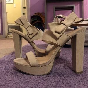 nude bow heels